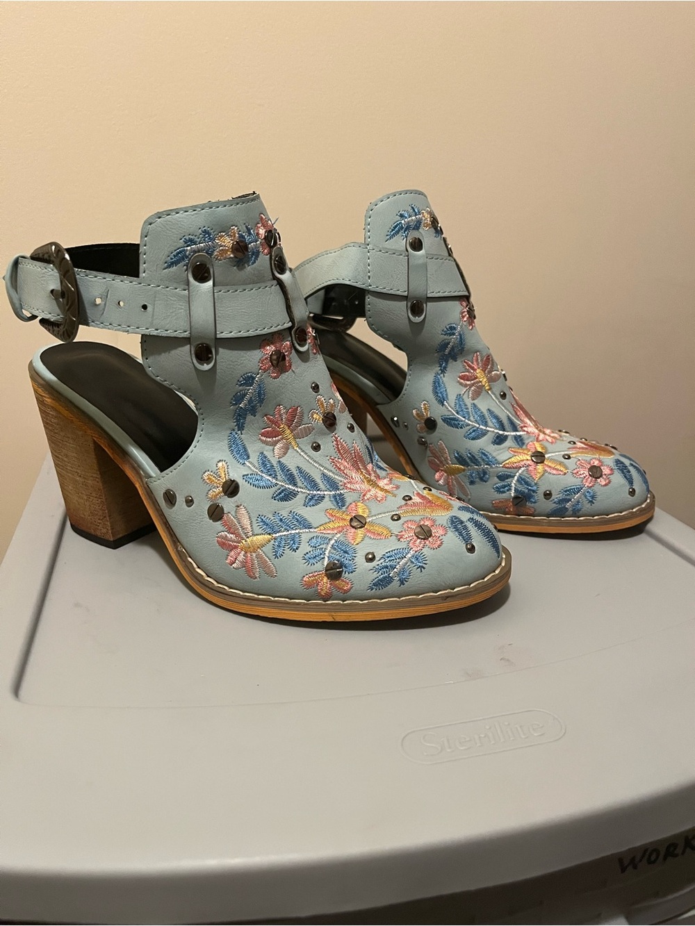 Women's Light Blue Embroidered Floral Block Heel Sandals